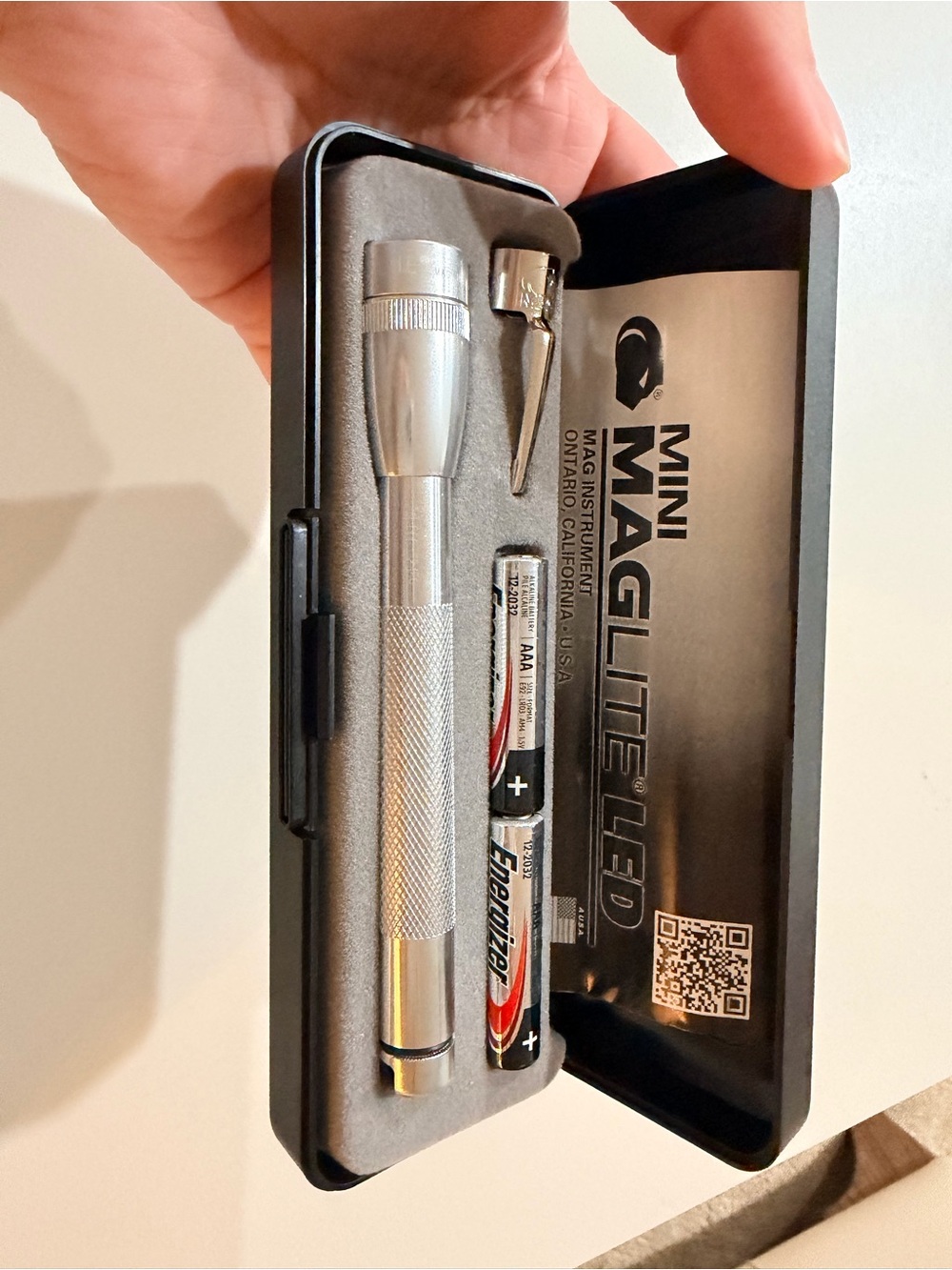 Mini LED Pocket Flashlight - Silver - Picture 3 of 3